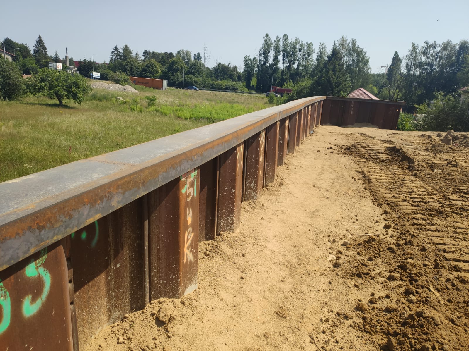 Rusty steel sheet piles before anti-corrosion treatment